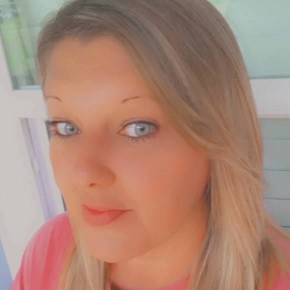 Meet your Posher, Amanda - Picture 1 of 1